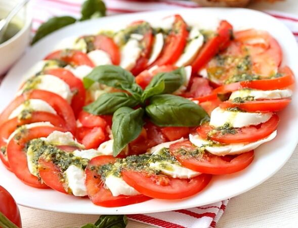 Caprese is an excellent appetizer for those who follow a Mediterranean diet.