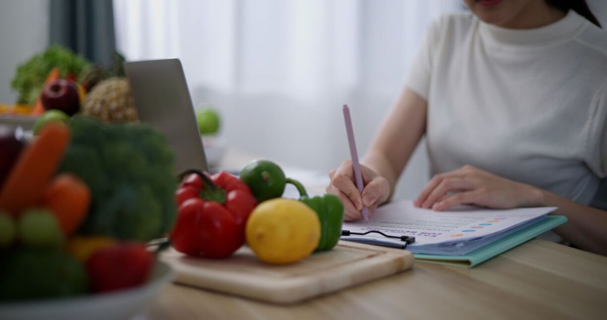 To maintain a weight loss log